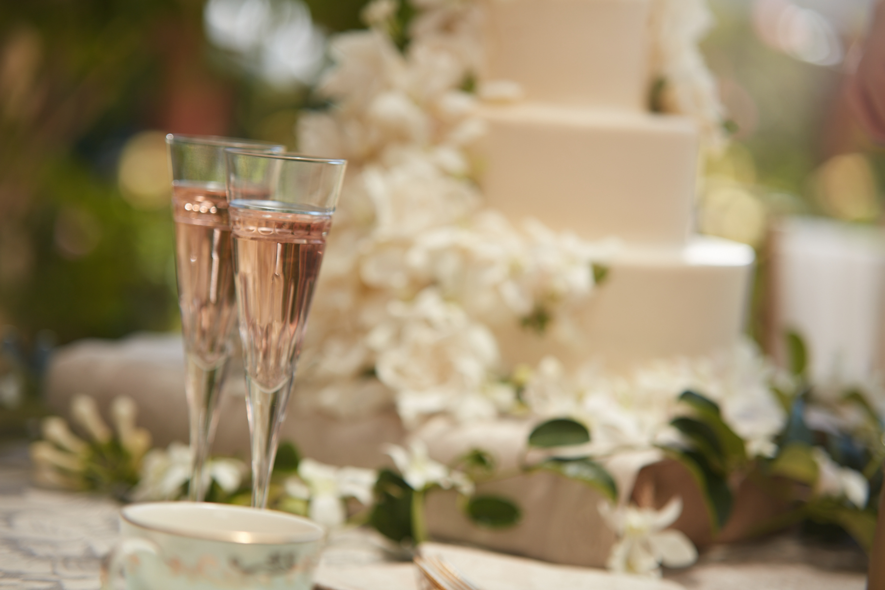 Casablanca Bridal - Wedding Cake Tips